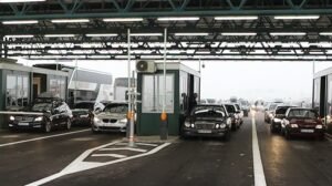 VOZAČI, OPREZ: Očekuje se pojačan saobraćaj i moguće povremene gužve na graničnim prelazima zbog povratka građana sa mini odmora