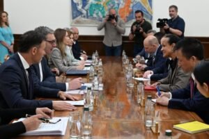 VUČIĆ NAKON SASTANKA SA MMF: "Istakao sam da Srbija, uprkos rastućoj globalnoj neizvesnosti, uspeva da održi dobru fiskalnu poziciju!" (FOTO)