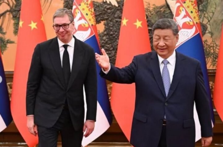 VUČIĆ U KINI NA POZIV SI ĐINPINGA: Potparol MSP Kine održao konferenciju za novinare povodom posete predsednika Srbije!