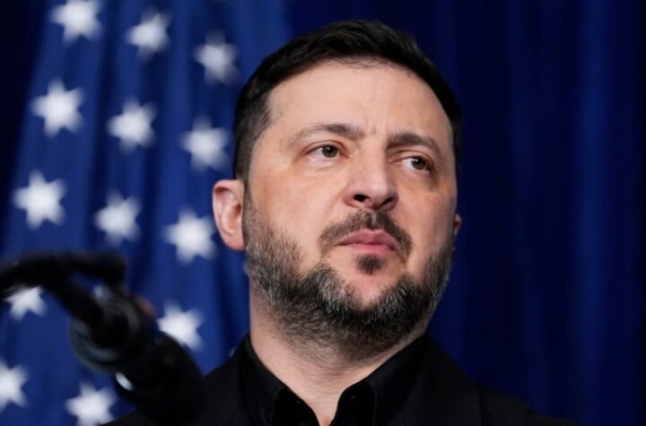 ZELENSKI "DAO DOZVOLU" RUSIJI DA ODRŽI VOJNU PARADU 9. MAJA! Usledio brutalan odgovor Peskova: "NE TREBA NAM NIČIJA DOZVOLA!"