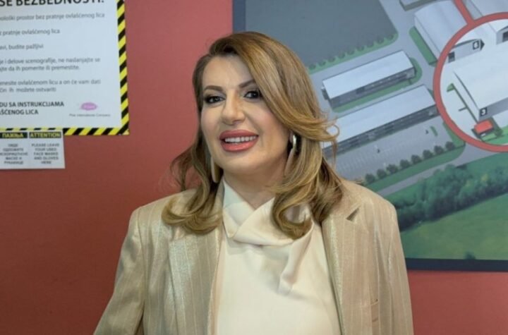 ZORICA BRUNCLIK PREKINULA EMISIJU ZBOG VAŽNIH VESTI: Voditeljka "Pinkovih zveda" SE UDAJE?!