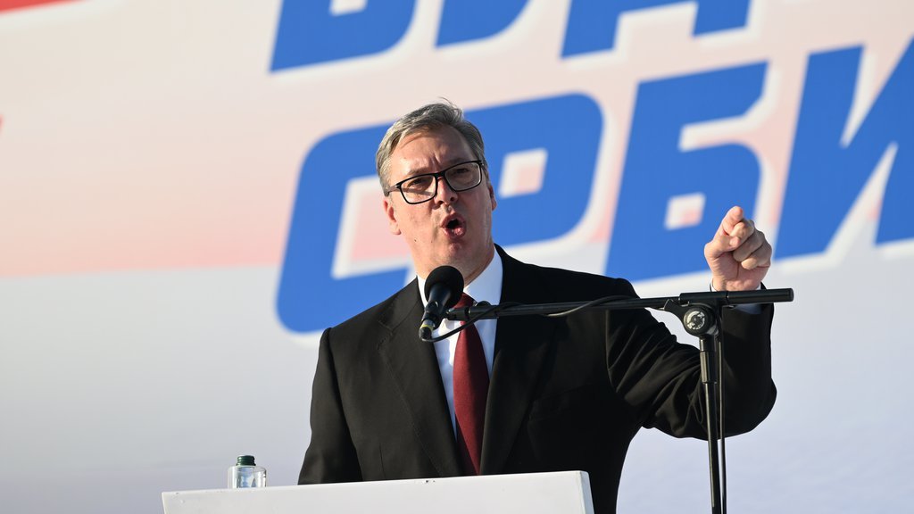 'PLAĆAMO VAS, HOĆEMO DA NAM DECA IMAJU VIŠE ZNANJA' Vučić o parazitima na fakultetima