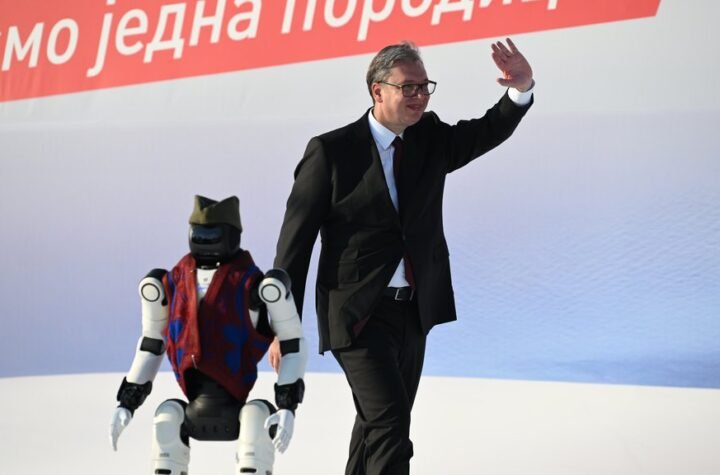 'ZNAO SAM DA JE SRBIJA IZA MENE, VERNO SAM VAM SLUŽIO 14 GODINA' Vučić poslao moćnu poruku, pomenuo i mesto predsednika