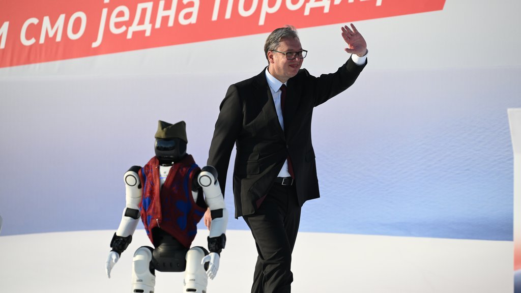 'ZNAO SAM DA JE SRBIJA IZA MENE, VERNO SAM VAM SLUŽIO 14 GODINA' Vučić poslao moćnu poruku, pomenuo i mesto predsednika