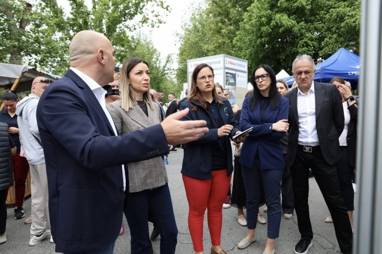 ADRIJANA MESAROVIĆ U BAČKOJ PALANCI: Sa građanima i ministri Pavkov, Žarić Kovačević i Gajić (FOTO)