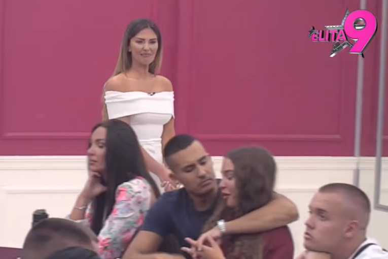ALARMANTNO STANJE U "ELITI" PRED VELIKO FINALE - PRODUKCIJA SAOPŠTILA SPISAK, ONI SE ODMAH SPAKOVALI! Šok-bomba, voditeljka zakucala takmičarke!