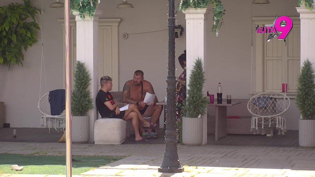 Ako ovako nastavi neće položiti vožnju! Janjuš kipti od besa, poslao Uroša hitno na učenje: Lažeš, praviš me budalom!