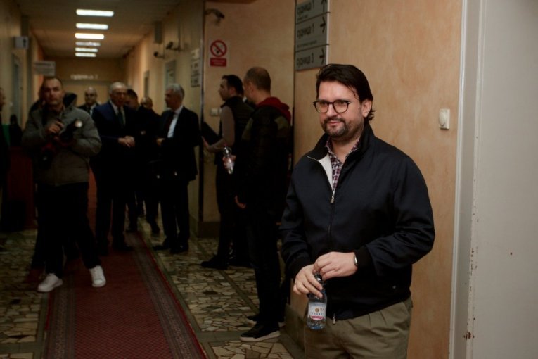 "BOMBA" NA GALA PROSLAVI ĆERKE DUŠKA ŠARIĆA - OVO JE OBELEŽILO VEČE! Svima popadale vilice kad su ga ugledali u ovom izdanju!