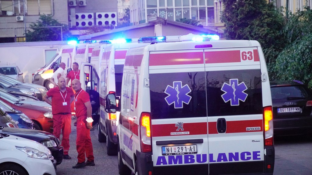 BURNA NOĆ U BEOGRADU Jedna osoba povređena u nesreći na Bežanijskoj kosi, Hitna pomoć intervenisala 120 puta