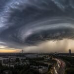 CRNI OBLACI PREKRILI BEOGRAD: Evo kada počinje haos! SPARINU ĆE ZAMENITI POTOP