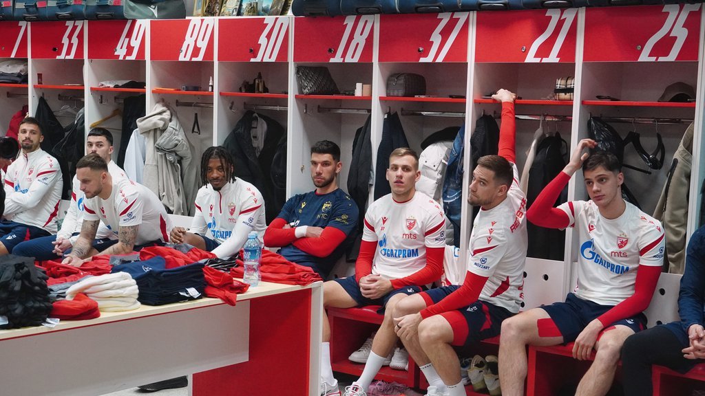 CRVENO-BELI KRENULI U MISIJU 'LIGA ŠAMPIONA': Stanković izvršio prozivku, pa ekipu odmah odveo na Zlatibor! Evo ko se javio treneru, a ko je ODSUTAN i
