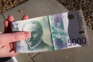 DNEVNICA 5.500 DINARA - Odlična zarada, ali neće ljudi da rade