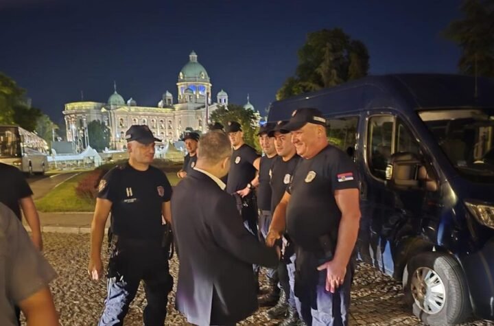 Dačić obišao policajce nakon skupa: Profesionalizam i sigurnost na prvom mestu