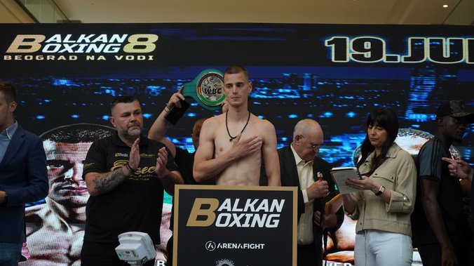 FILMSKA ŽIVOTNA PRIČA ŠAMPIONA: Ostavljen kao beba u domu, sada brani WBC pojas – Nije bitno ko te napravio, već ko te odgojio