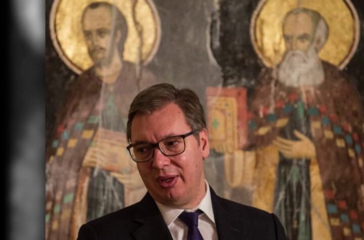 FOTOGRAFIJA SVE GOVORI: Pogledajte razliku između predsednika Vučića i političara Đokića