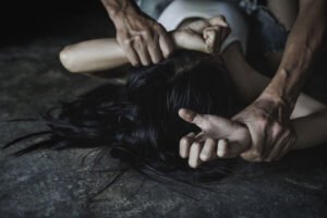 GODINAMA DROGIRAO, PA ZLOSTAVLJAO SVOJU PARTNERKU! Muškarac osuđen na 15 godina, pronađene mu i OVE poruke!