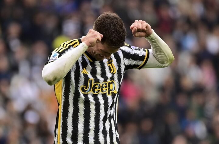Juventus hoće konačno da reši Vlahovićev slučaj: Ovo je poslednja ponuda bjankonera (FOTO)