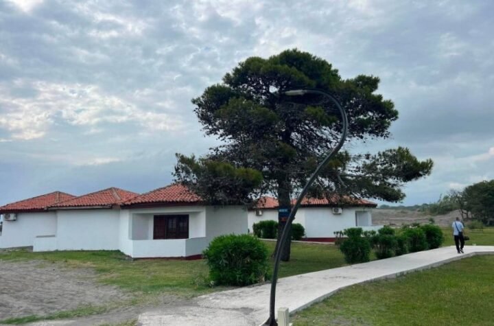 KAKVA LEPOTA, A NADOMAK SRBIJE! Nije Mikonos, već Ada Bojana - EVO KAKO DANAS IZGLEDA ČUVENO NUDISTIČKO NASELJE! (FOTO)
