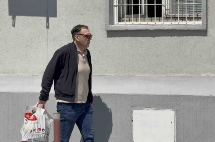 KASPER HITNO DOJURIO U "LAZU" ZBOG MINE KOSTIĆ! Kamere ga pratile u stopu, evo šta se dešava!