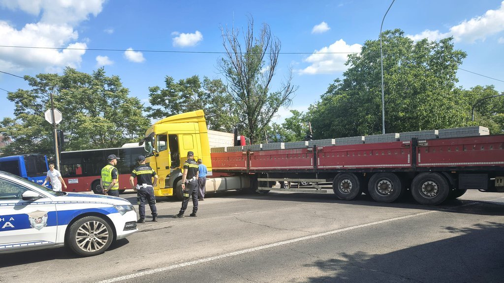 KOLAPS NA BANJICI: Za autobuse nema čak ni alternative! IZBEGAVAJTE OVAJ PRAVAC