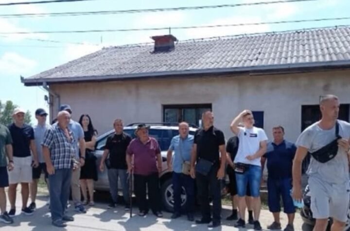 MIŠA TODOROVIĆ KOJI JE IZGUBIO SINA U MASAKRU U DUBONI DOŠAO DA PODRŽI VUČIĆA: Poslao snažnu poruku, na skup došao sa ćerkom (FOTO)