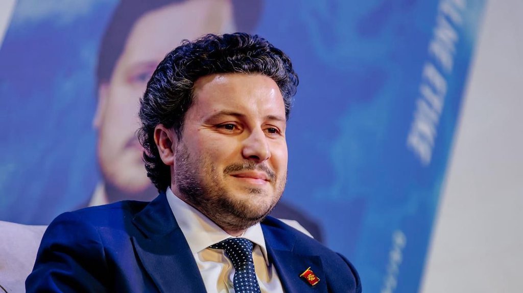 NAPADNUT BIVŠI PREMIJER CRNE GORE! Biznismen krenuo GLAVOM na Dritana Abazovića, nastao OPŠTI METEŽ u sudnici, intervenisala policija