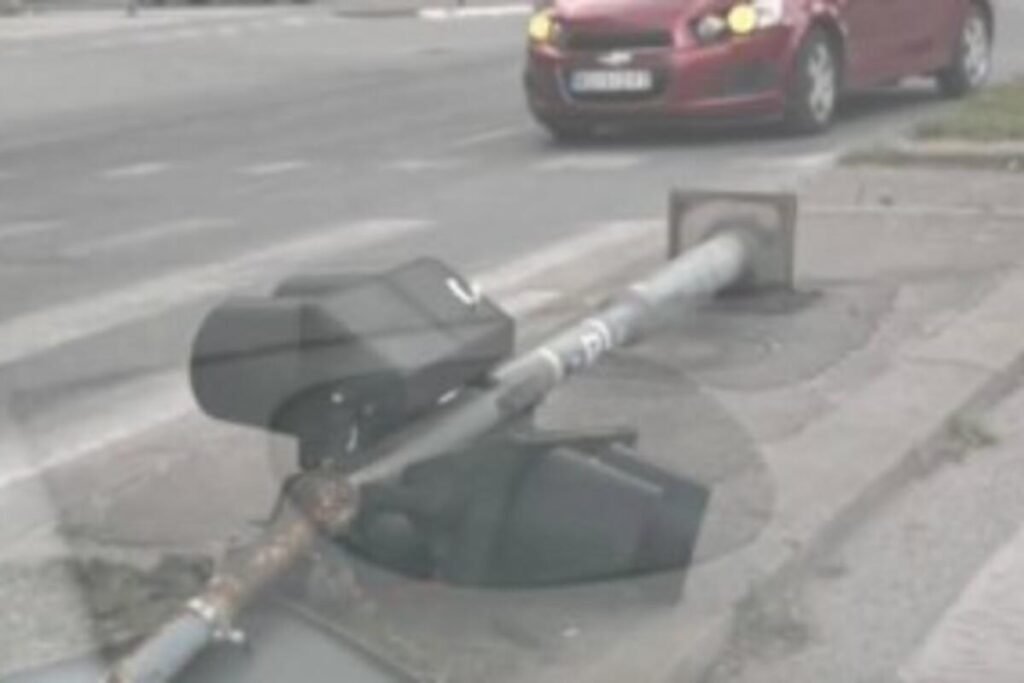 Nesvakidašnja scena u Novom Sadu: Oluja oborila semafor!
