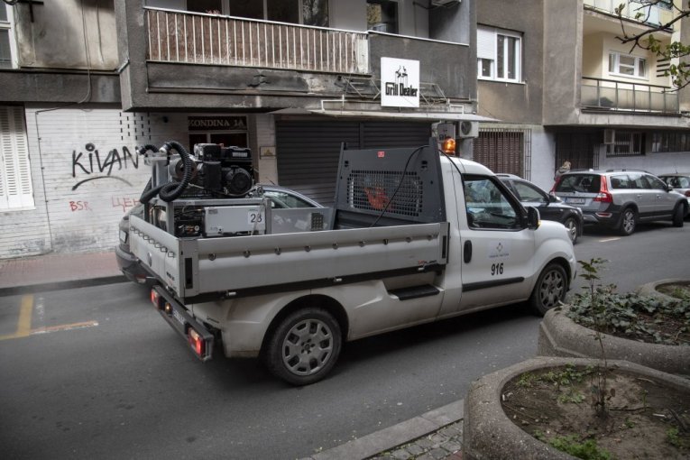 OBJAVLJEN RAT KOMARCIMA! Kreće masovno "čišćenje" po Beogradu