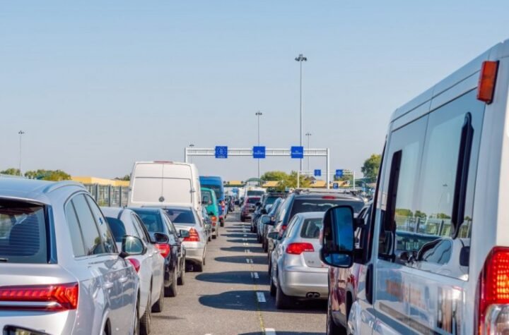 OBUSTAVA SAOBRAĆAJA NA GRANICI! Zbog visokih temperatura zabrana za teretnjake u Mađarskoj!