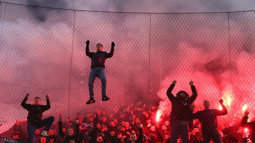 OPŠTA TUČA TURAKA POSLE ŠOKANTNOG PORAZA: Potukli se među sobom, flaše i čaše letele na sve strane...