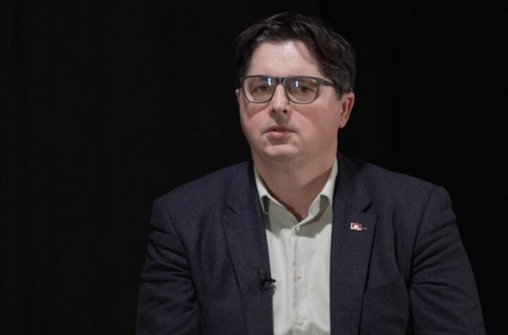 "OVO JE DOKAZ DA SU PLANIRALI DA VUČIĆA PREDSTAVE KAO NEČOVEKA KOJI JE PUCAO U SVOJ NAROD" Mrdić nakon saznanja o zvučnom topu!