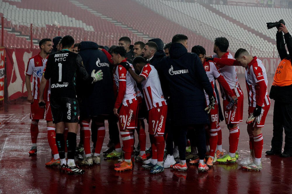 Olimpijakos hoće Zvezdinog aduta za LŠ, u igri i srpski napadač koji je odjavio Paunovića