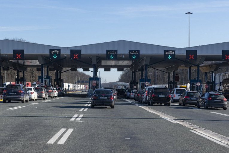 PRAVITE PAUZE! AMSS uputio važan apel vozačima zbog vrućina: Evo kakvo je stanje na graničnim prelazima!