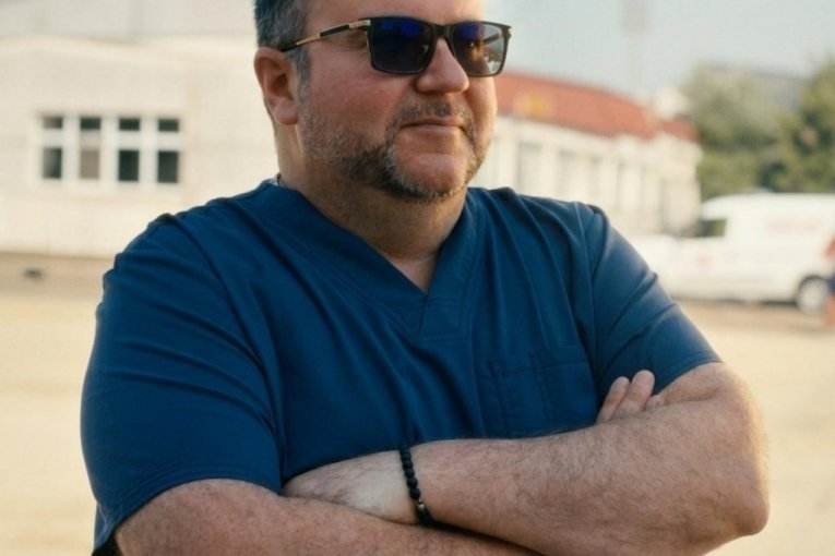 PREKO 100 NOVIH PARKING MESTA KOD STAROG KLINIČKOG CENTRA! Lazarević: "Rešavamo probleme koje niko nije 30 godina!" (FOTO)