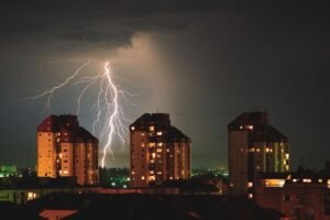 Pažnja! Više od 30.000 električnih pražnjenja i velike količine padavina: Evo o čemu je reč