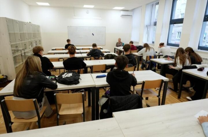 Posao koji možete da radite čim završite školu: Za manje od sat vremena uzmu 30 evra, traže ih na svakom koraku