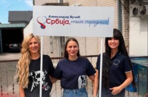 REKORDAN ODZIV GRAĐANA: Aktivisti SNS širom Beograda obradovali hiljade ljudi, podrška stiže iz svih opština! (GALERIJA)