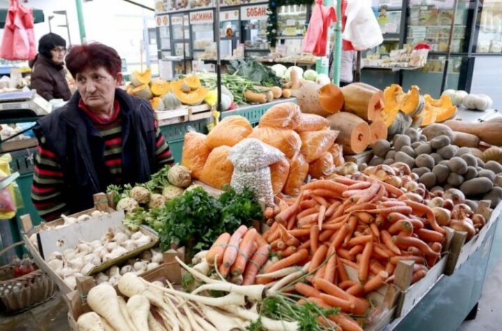 Razlika u ceni trešanja i do tri puta - detaljan spisak cena voća i povrća u Srbiji na pijacama!