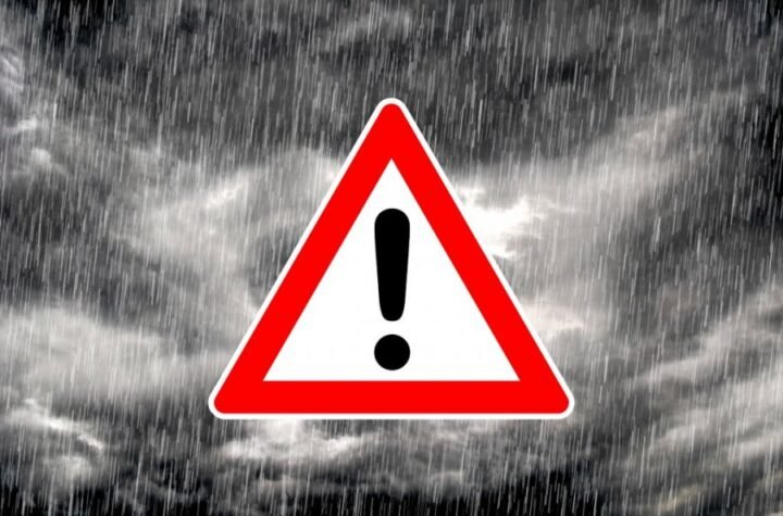 SAMO SE SMRKLO I SRUČILO U SEKUNDI! Snažno nevreme pogodilo Loznicu - RHMZ izdao hitno upozorenje i za Beograd!