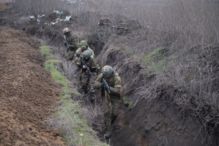 SATELITSKI SNIMCI OTKRILI SVE! Na hiljade ruskih vojnika stiže blizu granice sa OVOM NATO zemljom? (FOTO)