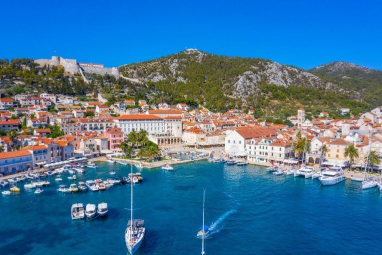 SEDAM DANA NA MORU U HRVATSKOJ MINIMUM 2.000 EVRA ZA PORODICU! Komšije ove sezone deru kožu s leđa, EVO i detaljne računice!