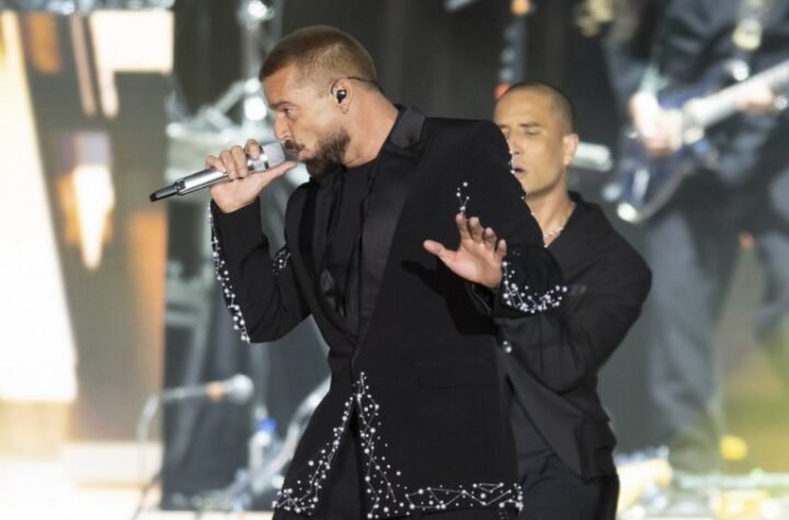 SKINUO SE RIKI MARTIN (54) PRED KONCERT U BEOGRADU: Sve puca od mišića u prestoničkom hotelu! (FOTO)