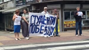SMEHOTRES! Na Banovom brdu 5 'studenata omladinaca' blokira ulicu! (FOTO)