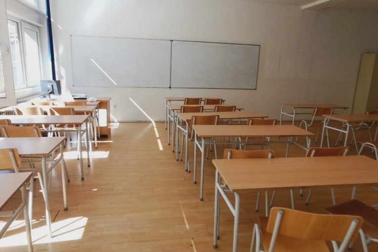 ŠOK U ŠKOLI: Na zidovima osvanuli nacistički grafiti, direktor i grad doneli hitnu odluku