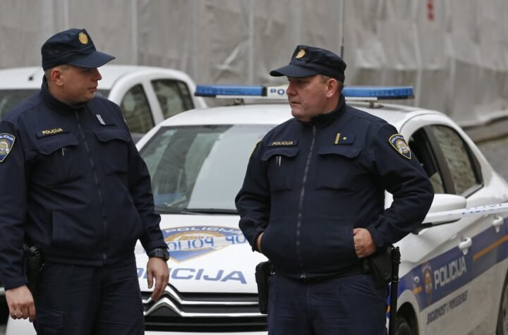 STRAVIČNA NESREĆA U VIROVITICI! Četvoro poginulo, jedno vozilo završilo na krovu, drugo smrskano do NEPREPOZNATLJIVOSTI