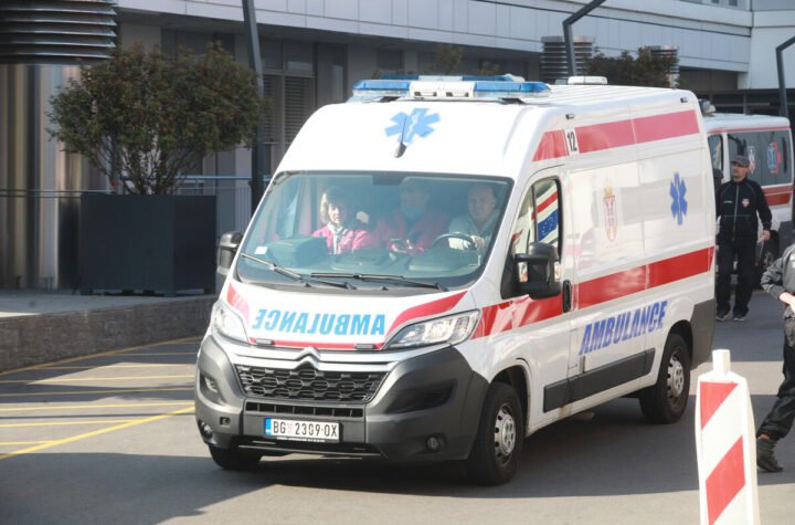 Stravična nesreća na auto-putu za Beograd, petoro povređenih! Kombi se zakucao u vozilo putara, stvara se gužva
