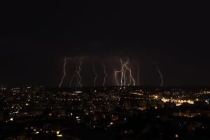 U ove delove naše zemlje pljuskovi su već stigli: Nevreme pogodilo Srbiju, evo kako će se tačno kretati