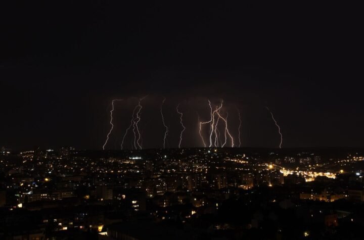 U ove delove naše zemlje pljuskovi su već stigli: Nevreme pogodilo Srbiju, evo kako će se tačno kretati