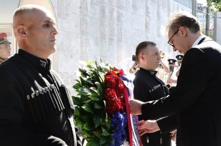 UVEREN SAM DA JE OVO TEMELJ JAČANJA PRIJATELJSTVA' Vučić položio venac na Spomenik herojima u Tbilisiju (FOTO)