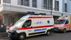 UŽASNA NOĆ U BEOGRADU: Teška nesreća na Karaburmi, motociklista hitno prevezen u Urgentni centar sa JEZIVIM POVREDAMA